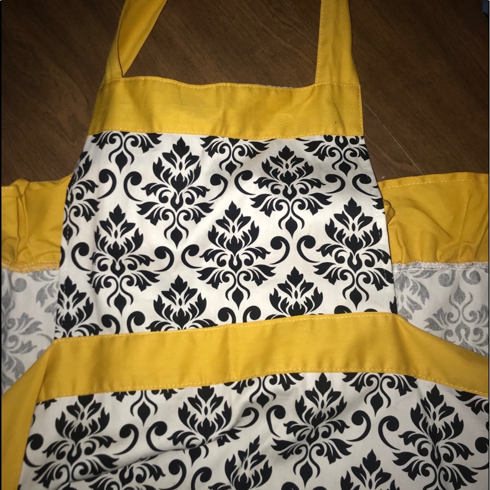 Apron - Picture 2 of 4